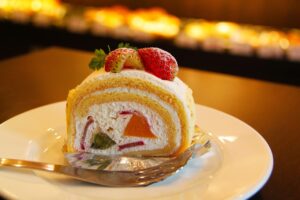 cake, cream, strawberry-219595.jpg